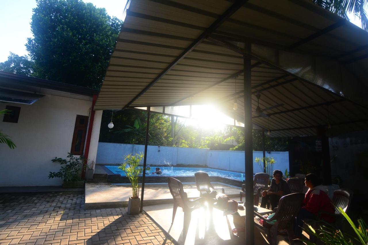 Appartamento Kutumbaya Anuradhapura Esterno foto